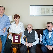 Galeria - Medal Unitas Durat dla Bronisława Wejera fot. Tomasz, Czachorowski