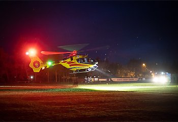 Załogi śmigłowców ratowniczych ćwiczyły nocne lądowanie [ZDJĘCIA]