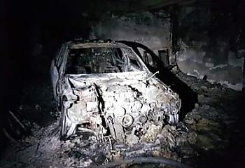 Pożar garażu podziemnego na Żmudzkiej.  Spłonęły samochody. [GALERIA]