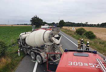 Czołowe zderzenie ciężarówek we Włókach