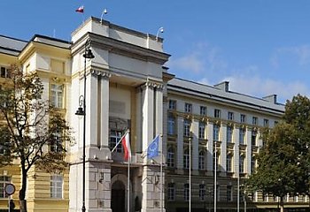 Rząd wysłał odpowiedź do KE: Konstytucja RP jest w Polsce najwyższym prawem