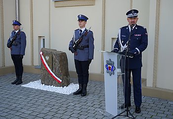 Odsłonięto Kamień Pamięci ku czci poległych policjantów w trakcie służby 
