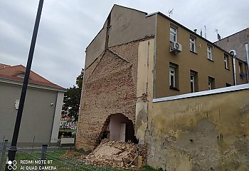 Zawaliła się ściana kamienicy przy ul. Grodzkiej. Od sierpnia miał tam nikt nie mieszkać!