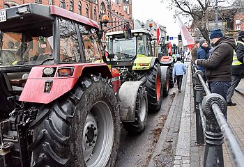Sznur traktorów na Jagiellońskiej. Rolnicy protestują [ZDJĘCIA] [AKTUALIZACJA]