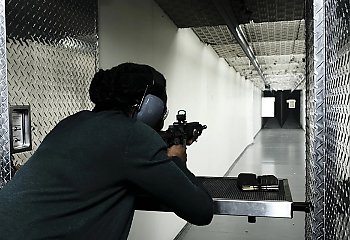 Uczniowie będą się uczyć strzelać. Do szkół wraca przysposobienie obronne