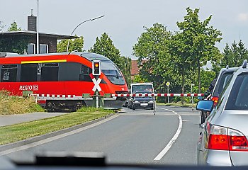 Bezpieczniej na przejazdach kolejowo-drogowych w regionie
