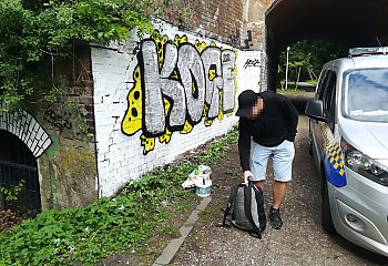 Graficiarz ujęty przez straż miejską. Malował na ścianie wiaduktu przy ul. Nakielskiej