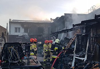 Pożar hostelu przy ul. Racławickiej. Ogień z wiaty przeniósł się na elewację