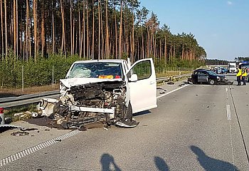 Zderzenie dwóch samochodów na S5. Trzy osoby poszkodowane
