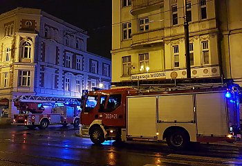 Nocny pożar na ulicy Świętojańskiej w Bydgoszczy [ZDJĘCIA]