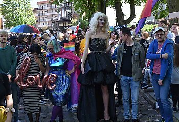 Zwolennicy środowisk LGBT Plus przemaszerowali przez Bydgoszcz [ZDJĘCIA]