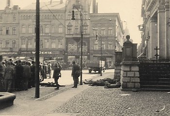 Rada Miasta Bydgoszczy oddała hołd ofiarom niemieckiego nazizmu oraz sowieckiego i komunistycznego aparatu represji