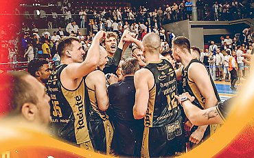Koszykarze wygrali w Wałbrzychu i zrobili pierwszy krok do awansu