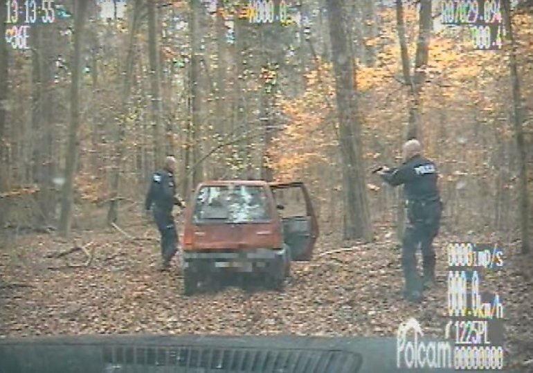 Po pijanemu uciekał policji, samochód porzucił w lesie