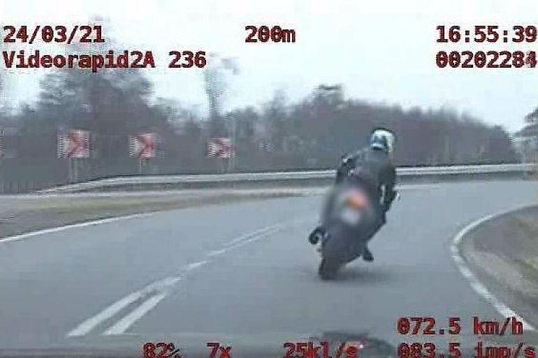 18 - latek uciekał motocyklem przed policją. Pędził ponad 200 km/h.