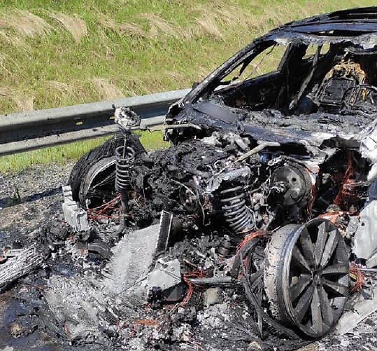 Na S5 w Szczutkach spłonął samochód. Co było przyczyną? [GALERIA]