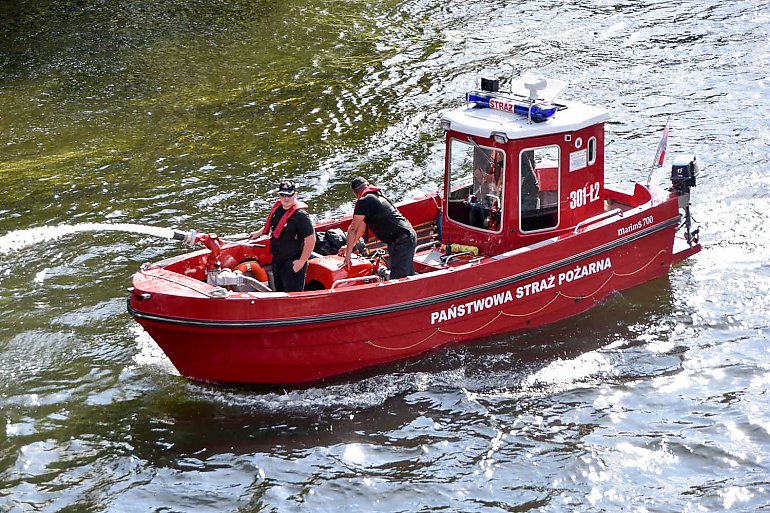 14-letni bohater rzucił się do wody by ratować tonących marynarzy.  Niestety utonął