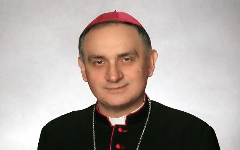 Uroczysty ingres w diecezji bydgoskiej. Biskup zaprasza do katedry i przed telewizory