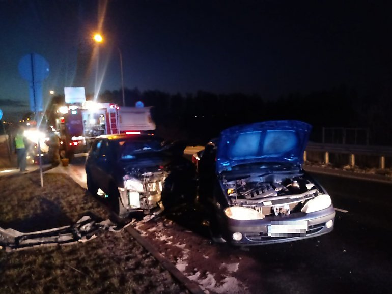 Wypadek na obwodnicy Brodnicy. Dwie osoby trafiły do szpitala 