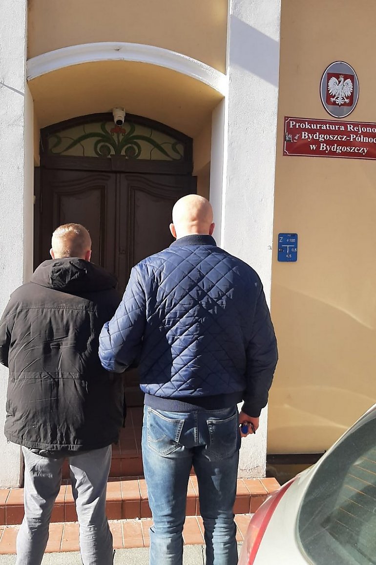 Policjanci weszli do mieszkania na ul. Pomorskiej. Zabezpieczyli znaczne ilości amfetaminy