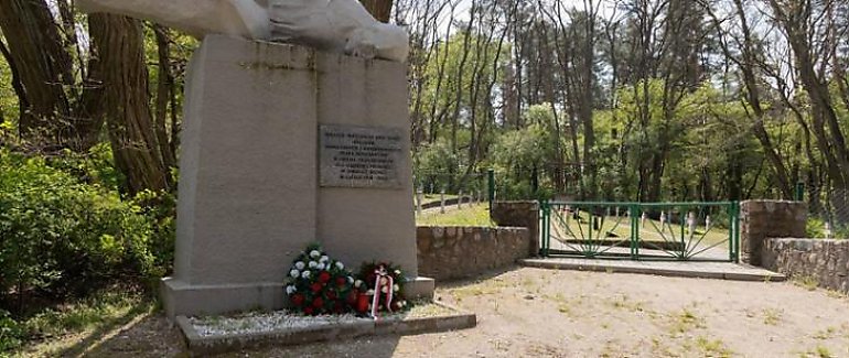 Uroczystości upamiętniające ofiary niemieckiego obozu w Smukale. UW prosi rodziny ofiar o kontakt