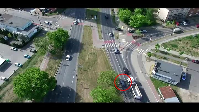 Policja z drona wyłapywała wykroczenia kierowców. Tym razem na alejach Wyszyńskiego