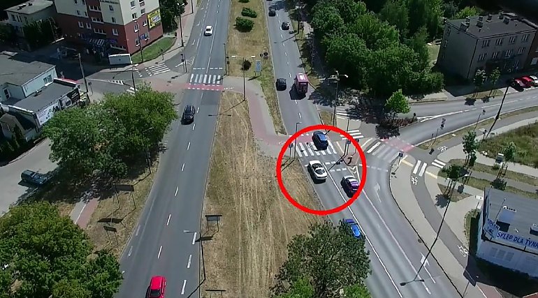 Dron śledził zachowania kierowców na ul. Wyszyńskiego [VIDEO]