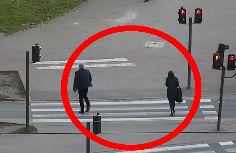 Rondo Toruńskie pod okiem policyjnego drona. Obserwowano zachowanie kierowców i pieszych [VIDEO] 