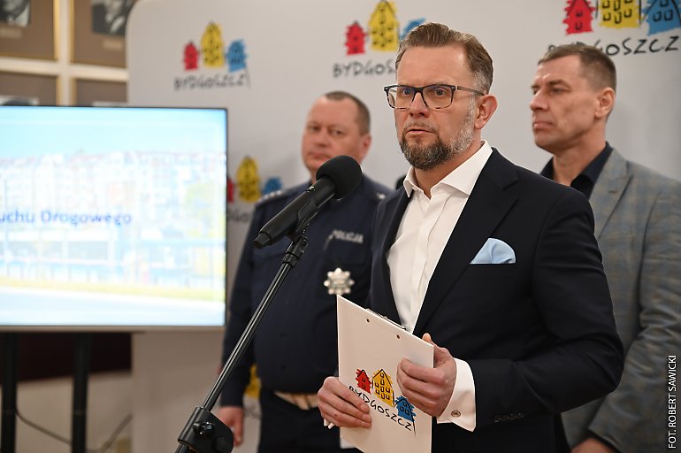 Bezpieczeństwo ruchu drogowego w Bydgoszczy. Będzie więcej przystanków wiedeńskich i doświetlonych przejść