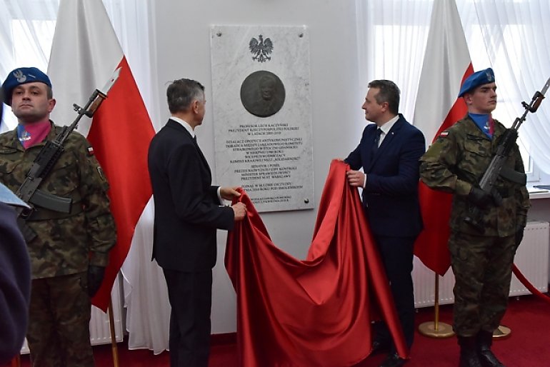 Nadanie imienia prezydenta Lecha Kaczyńskiego sali w UW i obchody rocznicy katastrofy smoleńskiej [ZDJĘCIA]