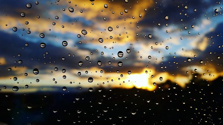 W słońcu i w deszczu