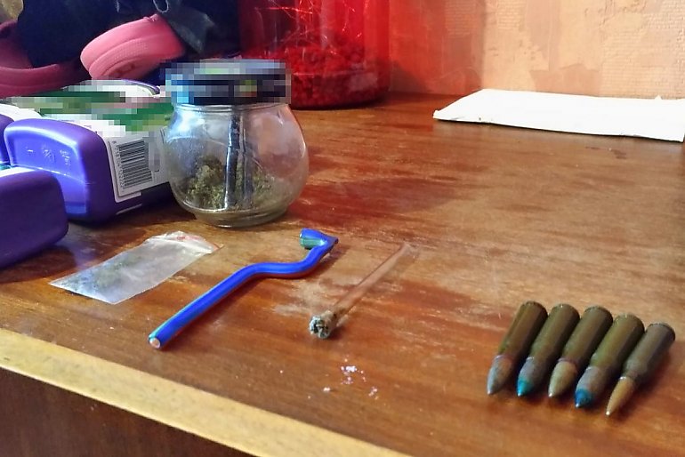Marihuana i naboje w mieszkaniu na Wyżynach