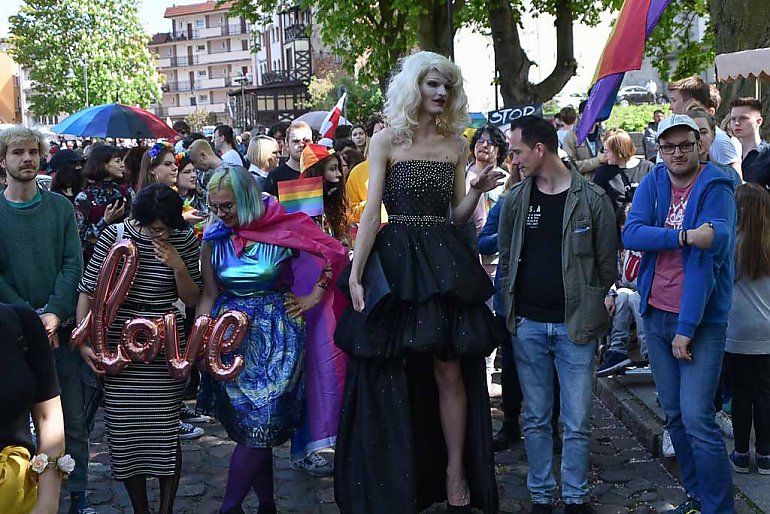 Zwolennicy środowisk LGBT Plus przemaszerowali przez Bydgoszcz [ZDJĘCIA]