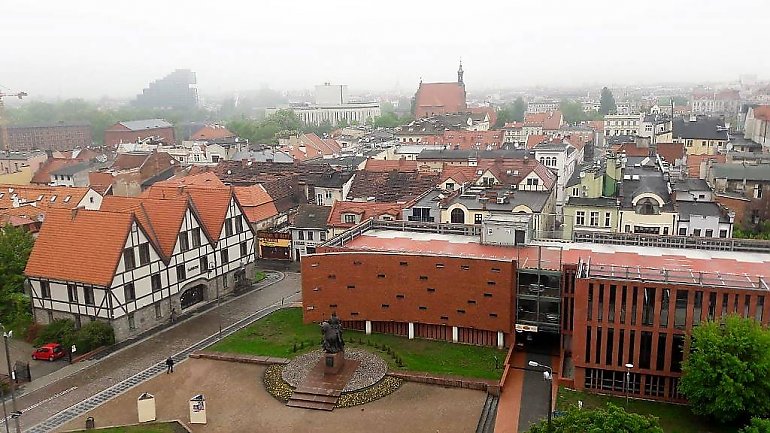 Z wieży Sądu Okręgowego Bydgoszcz wygląda przepięknie [ZDJĘCIA]  