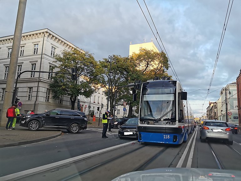 Kolizja z udziałem tramwaju na Jagiellońskiej [ZDJĘCIA]