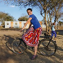 Galeria - Magda Szrejder jest zapaloną rowerzystką. Z roweru nie zsiada także w Kenii