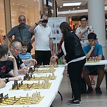Galeria - Pierwsze Rodzinne Mistrzostwa Galerii Pomorskiej w grze w szachy/fot. Edukacja przez szachy