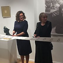 Galeria - Twórczyni BCS Hanna Kardas i Jolanta Ronczewska, córka Stanisława Horno-Popławskiego przecinają symboliczną wstęgę