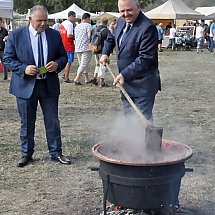 Galeria - XVIII Święto Śliwki w Strzelcach Dolnych, 1 września 2018 r./fot. bw - wójt gminy Dobrcz Krzysztof Szala i wiceminister Rolnictwa i Rozwoju Wsi Ryszard Zarudzki