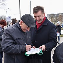 Galeria - Zbieranie podpisów pod kandydaturą Andrzeja Dudy, 21 lutego 2020, fot. Anna Kopeć