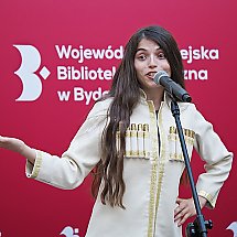Galeria - „Trio Mandili” na dziedzińcu Wojewódzkiej i Miejskiej Biblioteki Publicznej w Bydgoszczy 
/fot. Jacek Kargól