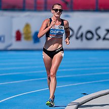 Galeria - Mocne tempo od startu rywalizacji w chodzie na 10 000 metrów nadała Olga Chojecka. W pierwszej części dystansu szła na wynik, który pozwalał jej realnie myśleć o kwalifikacji olimpijskiej. Niestety później, po otrzymaniu ostrzeżeń od sędziów, zwolniła i ostatecznie finiszowała z wynikiem 44:05.09. Drugie miejsce z rekordem życiowym 46:22.97 zajęła Agnieszka Ellward, a brązowy medal wywalczyła Magdalena Żelazna (47:53.12).
fot. Tomasz Kasjaniuk