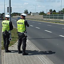 Galeria - Analiza zdarzeń drogowych od 1 stycznia do 1 sierpnia  2024 roku wykazała, że na terenie Komendy Miejskiej Policji w  Bydgoszczy doszło do 111 wypadków, w których śmierć poniosło 14 osób, a 132 zostały ranne. Odnotowano również 3807 kolizji drogowych. Akcja ta miała na celu zapewnienie bezpieczeństwa w ruchu drogowym, ograniczenie zdarzeń drogowych zwłaszcza ze skutkiem śmiertelnym oraz ujawnianie i reagowanie na przestępstwa, a także wykroczenia.

Motocyklowy patrol w Bydgoszczy, 9 sierpnia 2024/fot. Policja