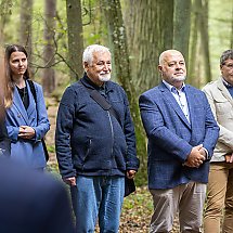 Galeria - Odsłonięcie tablicy pamiątkowej w Lesie Piwnickim, fot. Szymon Zdziebło tarantoga.pl dla UMWKP