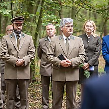 Galeria - Odsłonięcie tablicy pamiątkowej w Lesie Piwnickim, fot. Szymon Zdziebło tarantoga.pl dla UMWKP