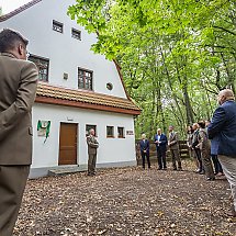 Galeria - Odsłonięcie tablicy pamiątkowej w Lesie Piwnickim, fot. Szymon Zdziebło tarantoga.pl dla UMWKP