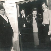 Galeria - Rodzina Bartoszczów. Od lewej: ojciec Michał, brat Roman, matka Genowefa, Piotr. Sławęcin, 1968 r. (zbiory Wiesławy Grześkowiak)