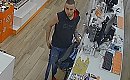 Policja szuka mężczyzny w sprawie przywłaszczenia portfela z zawartością