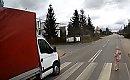 O włos od tragedii w Łochowie! Pirat drogowy niemal potrącił dziecko na pasach – uratowała je czujność