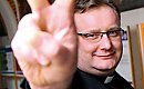 „Paszkwil pełen kłamstw” – ksiądz Wąsowicz odpowiada na brutalny atak medialny